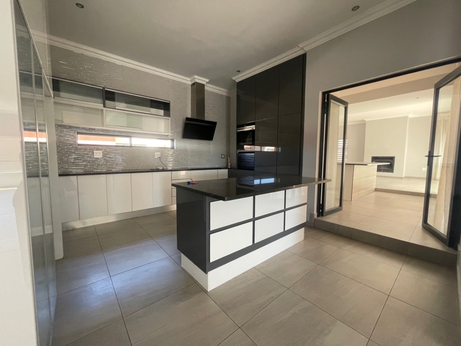 5 Bedroom Property for Sale in Wild Olive Estate Free State